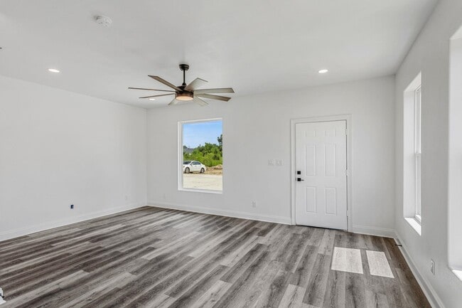 Photo - 3525 Heard Rd