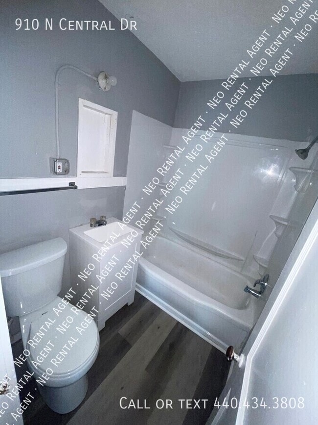 910 N Central Dr