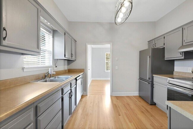 Photo - 1002 Boylston St