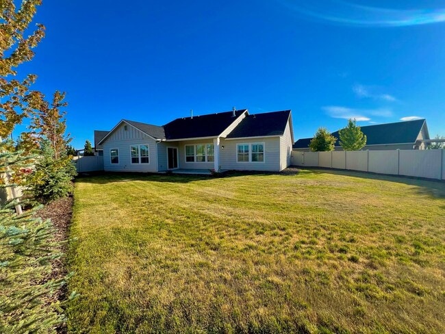 Photo - 4 Bedroom 2 bath 3 Car Garage Single Level Meridian.