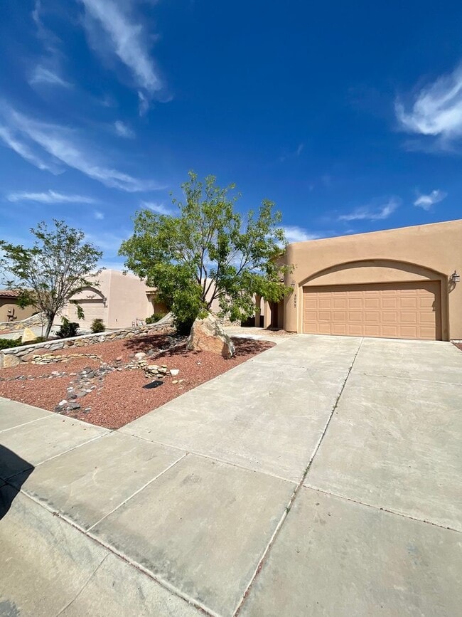 Building Photo - Charming 3 Bedroom, 2 Bath, 2 Car Garage Home - Available Now!