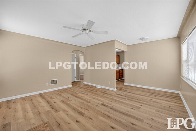 Photo - 202 Waggoner Blvd