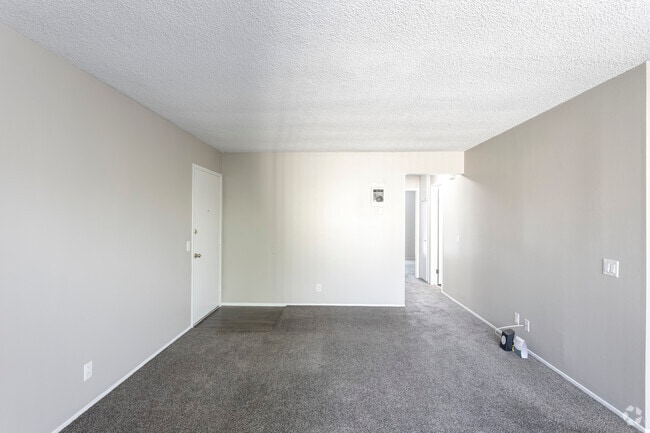 2 BR, 1 BA - 857 SF
