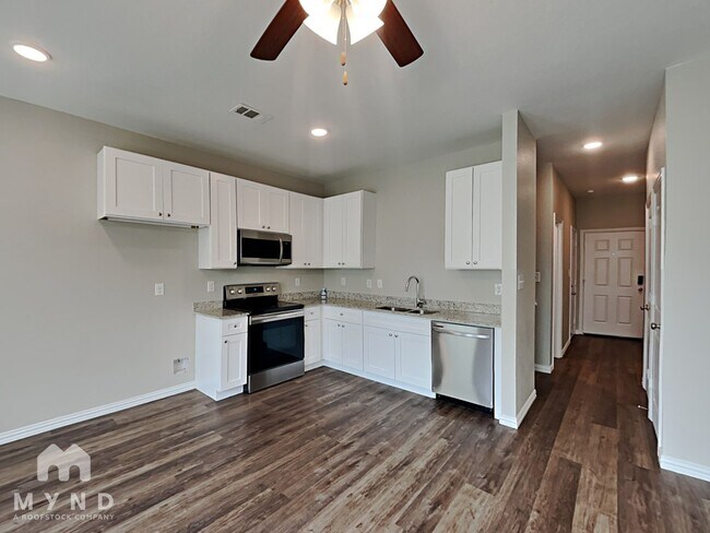 Photo - 3263 Karen St