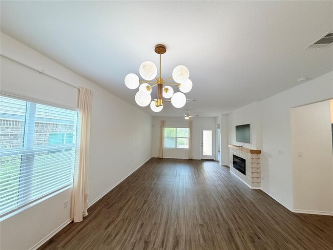 Photo - 928 Legends Ln