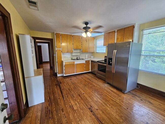 Photo - 644 E College Ave