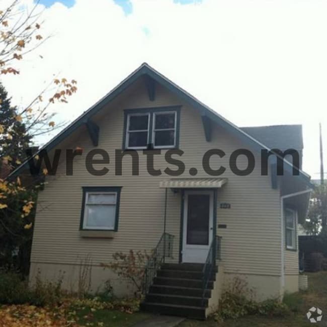 Building Photo - Charming Victorian Home on South Hill