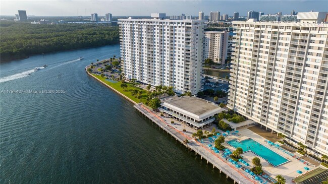 Photo - 500 Bayview Dr Unidad 1727 Rental
