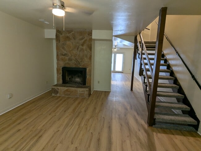 Building Photo - 566 Teal Ln