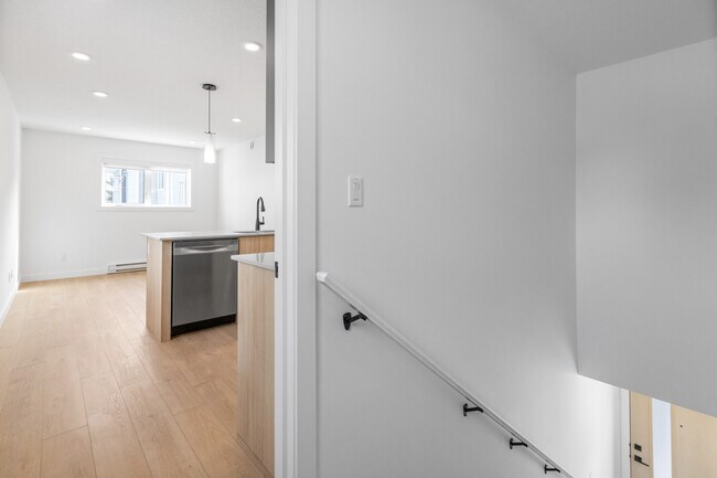 Photo - 9809-9153 153 St NW Unit Garage