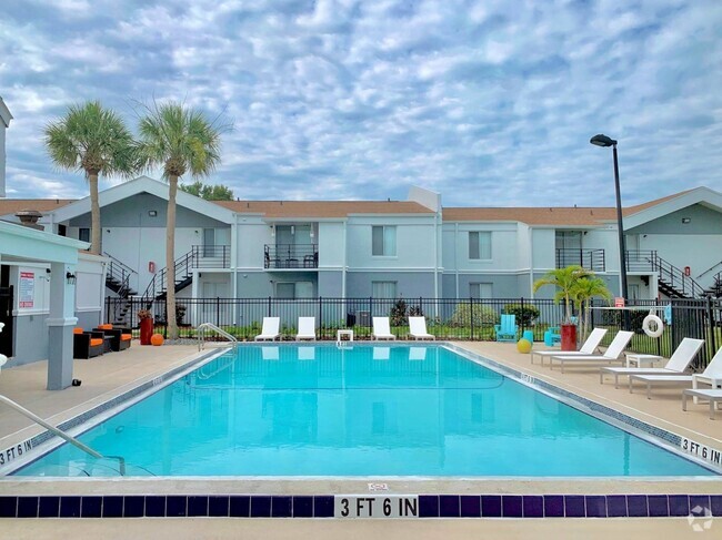 Dive in and enjoy the Pool! - Aventura Orlando Apartments