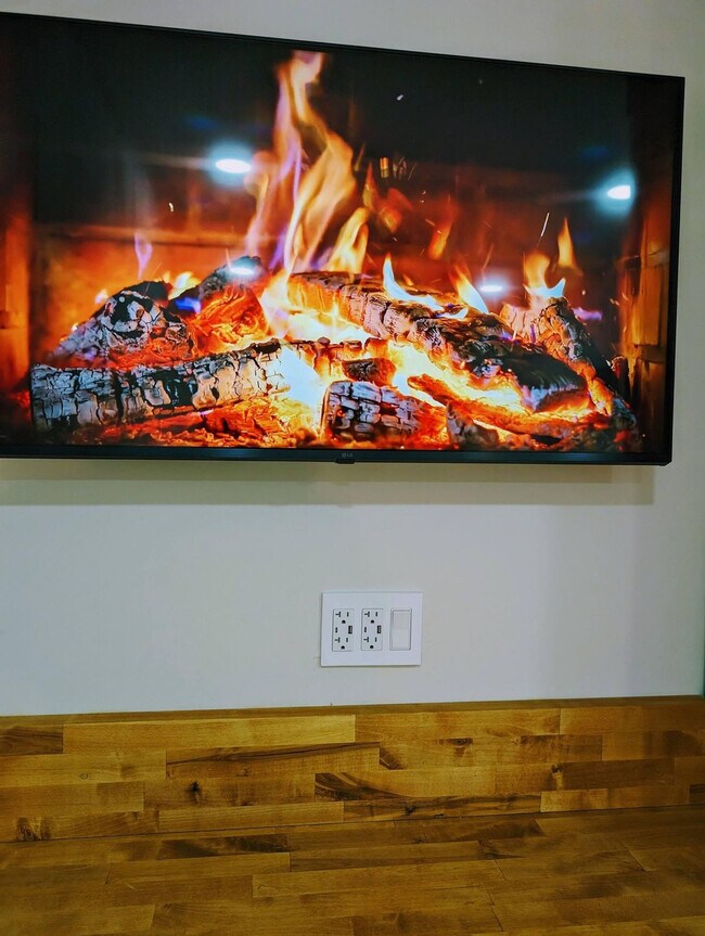 Building Photo - 1303 Colony Dr Unit FL1-ID1345544P