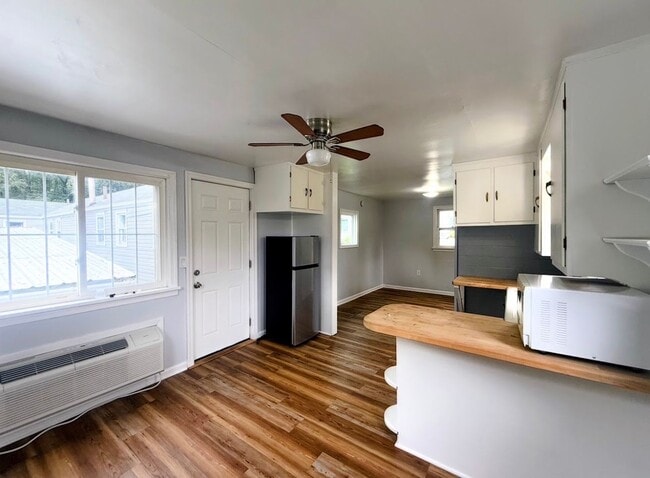 2300 39th St NW Unit 2300