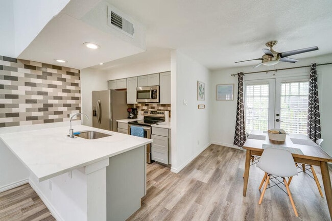 Photo - 85 Phoenix Dr Unit ID1386187P