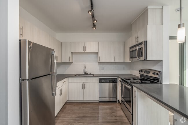 1BR, 1BA - 770SF - Kitchen - Greenwood Place Apartments