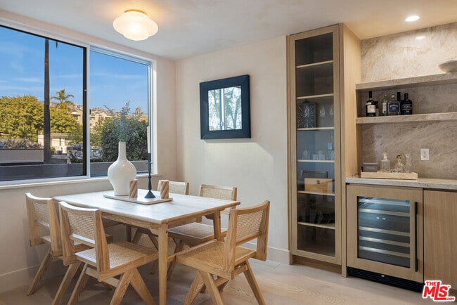 Photo - 818 N Doheny Dr Unit 205