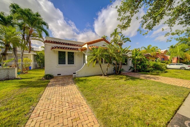 Photo - 1212 Medina Ave
