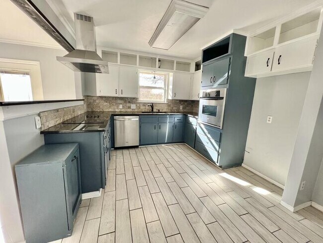 9 Lackland Cir