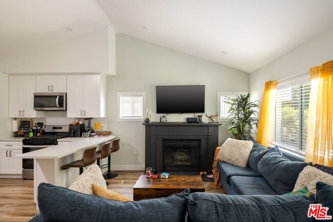 1154 N Ogden Dr