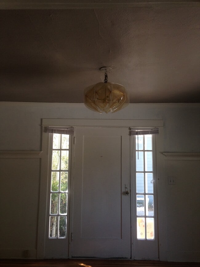 Building Photo - 422 El Centro St Unit 1/2