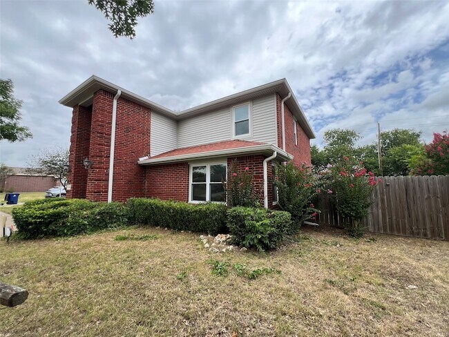 Photo - 1204 Hillside Dr