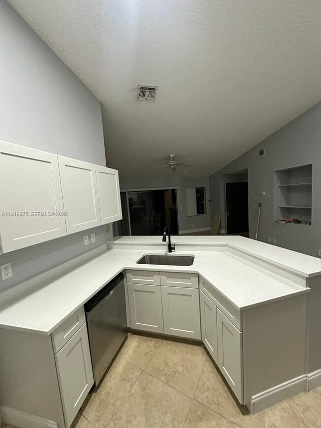 Building Photo - 9999 Summerbreeze Dr Unit 715