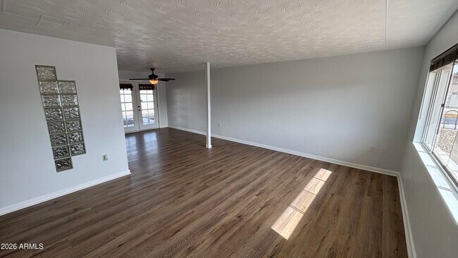 Photo - 1000 W Elna Rae St