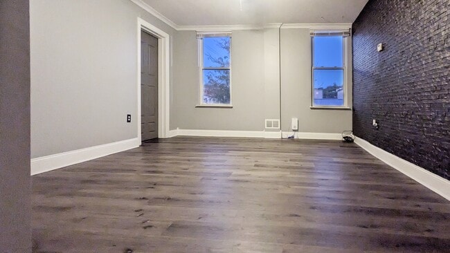 Building Photo - 145 W Benson St Unit 1