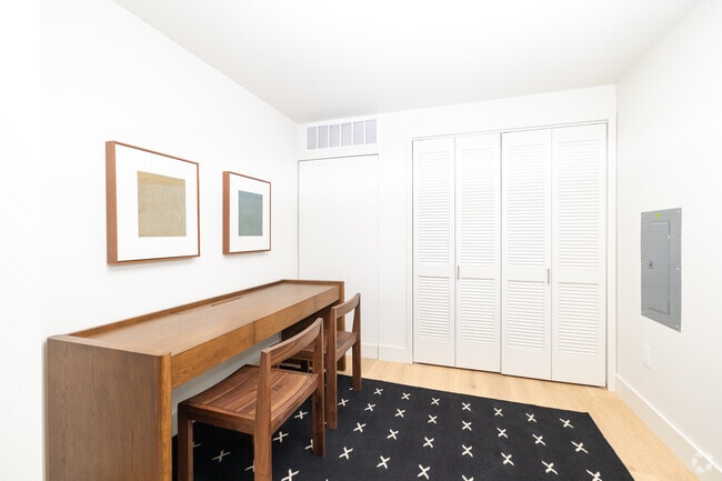 2BR, 2BA - 1,204SF - Office