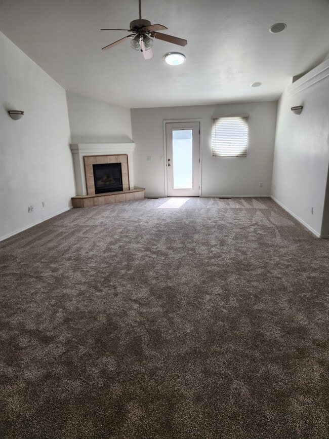 Living Room - 411 Federation Rd