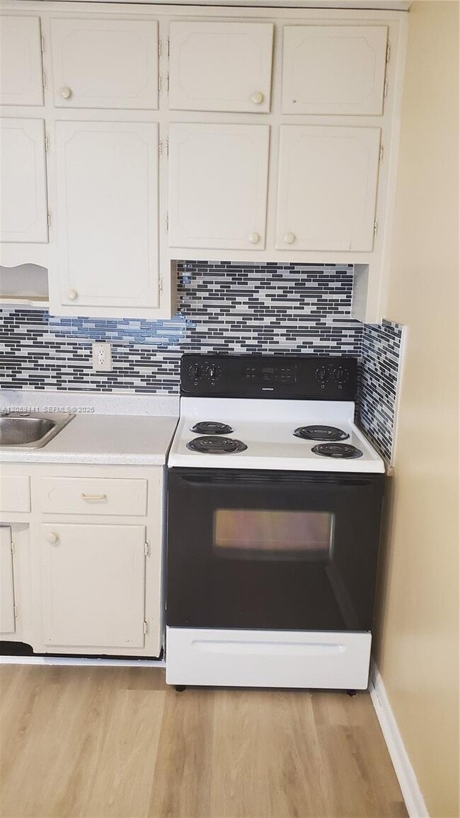 Photo - 619 N D St