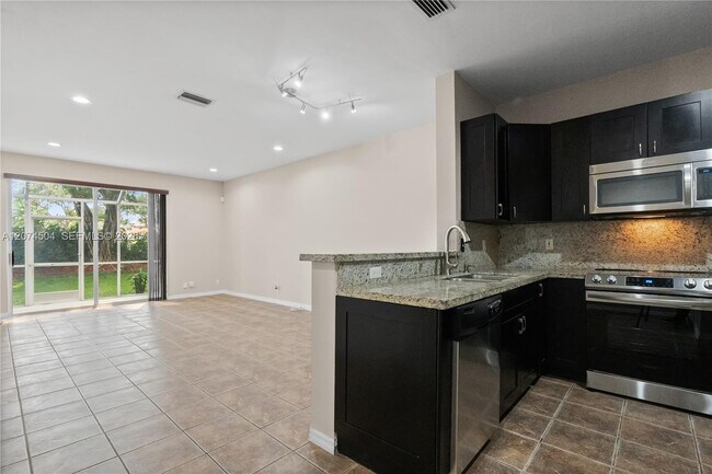 2082 Madeira Dr