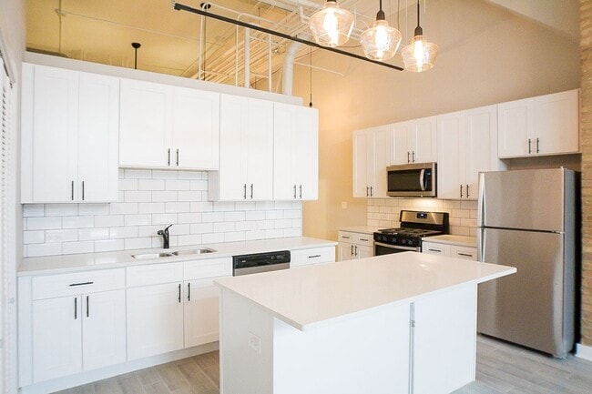 Photo - 4439 W Fullerton Ave Unidad SF