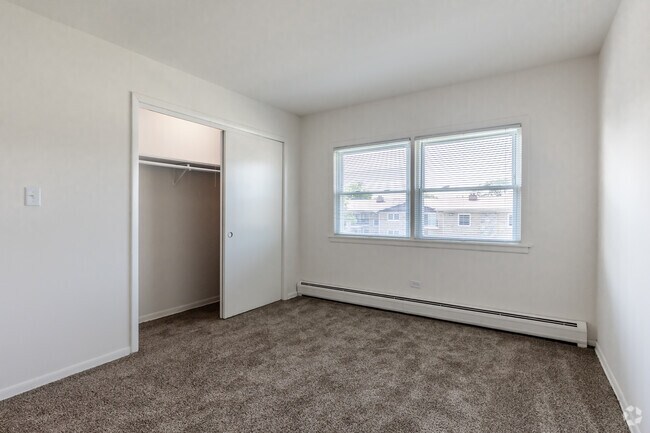 2HAB, 1BA - 875 ft² - Habitación principal - 580 N Mill Rd