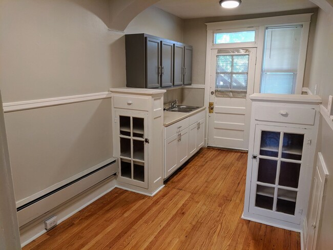 Photo - Charming 1 bedroom Apartment. Professional... Unit 3852-1S