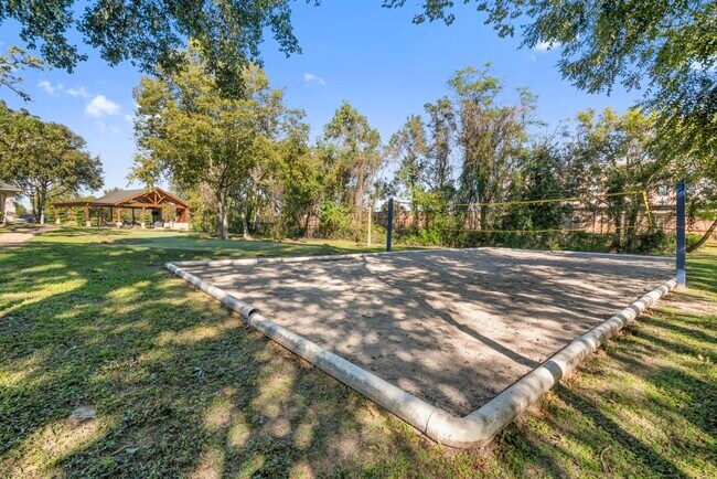 Building Photo - 3101 Vista Dr Unit B2