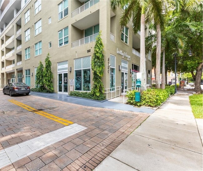 Building Photo - 3180 SW 22nd Ter Unit PH103