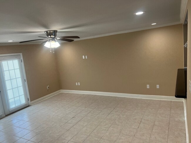 Photo - 5560 Maple Ridge Dr