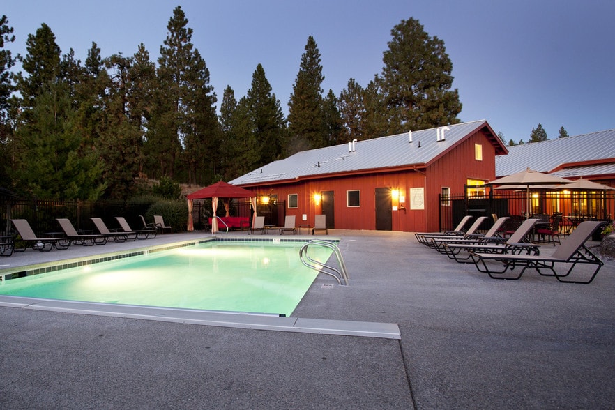 Poolside Lounge Areas