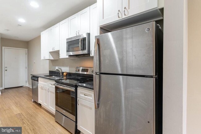 Building Photo - 616 S 4th St Unit 2F