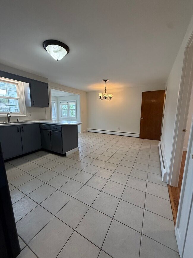 27 Janet Dr Unit 2nd Floor