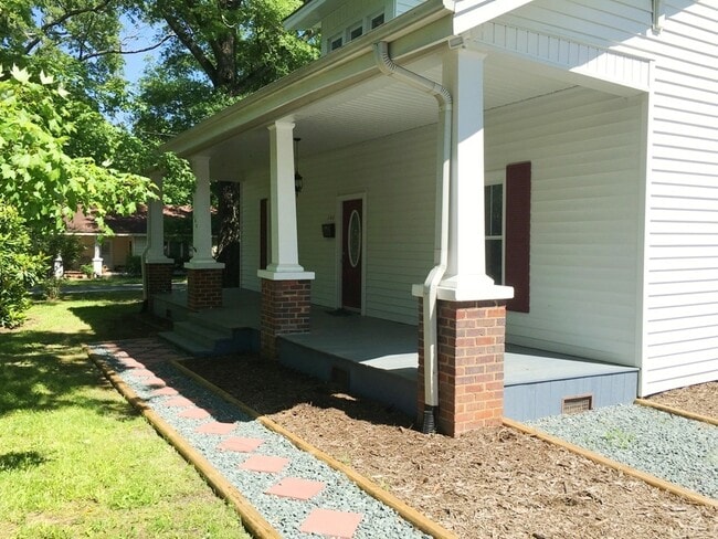 Photo - Stunning, renovated 7br home in the heart ...
