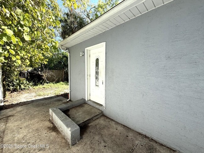 Building Photo - 415 S Robbins Ave Unit B