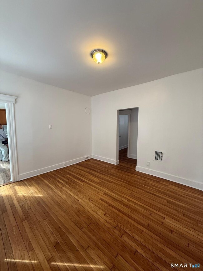 Photo - 175 Read St Unit 1