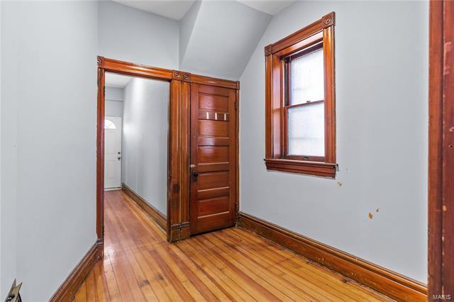 Photo - 5039 Murdoch Ave