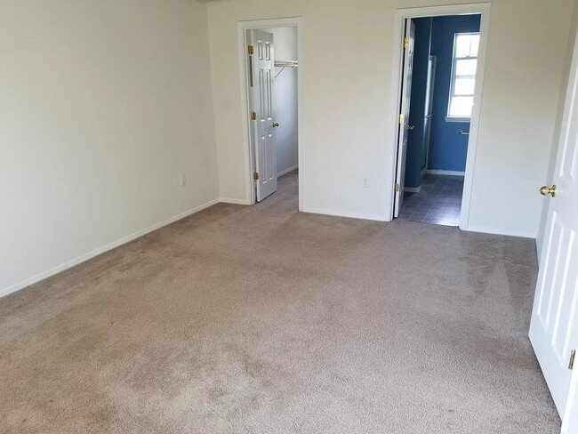 Photo - 5386 Burbank St N