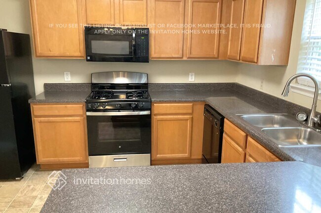 Photo - 1026 Hawthorn Ln