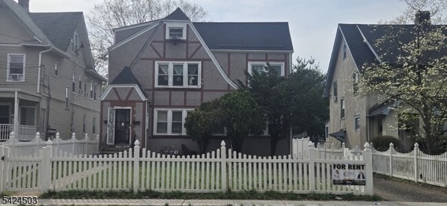 Building Photo - 941 W Front St Unit 2