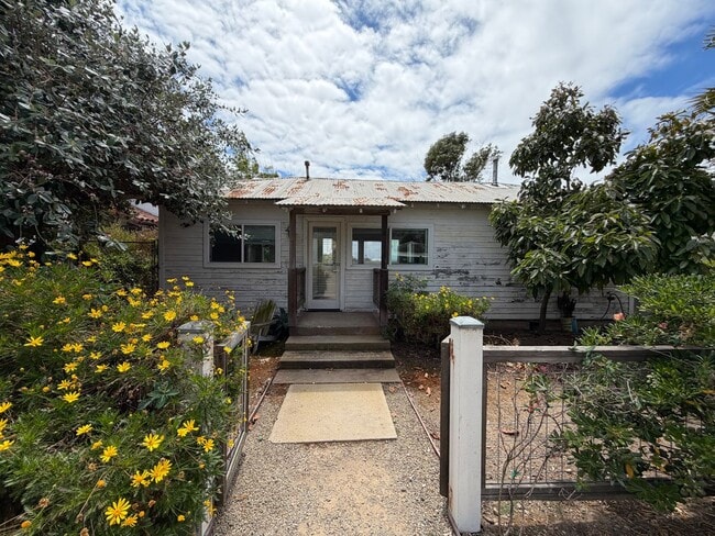 Building Photo - Coastal Living in Carpinteria