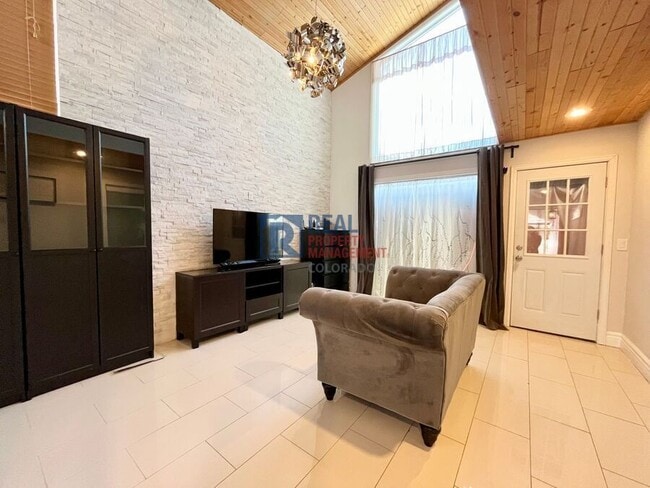 Photo - 1529 Sable Blvd